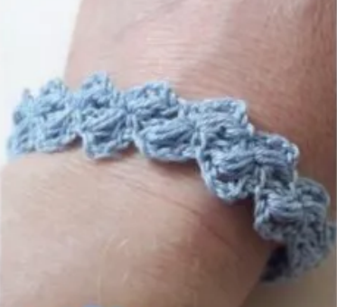 Slanted Puffs Crochet Bracelet Pattern