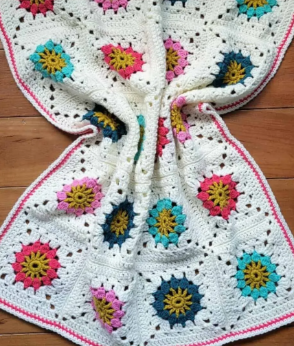 Daisy Granny Square Crochet Blanket Pattern