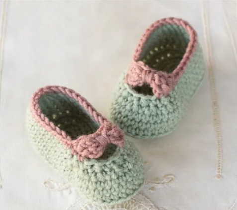 Soft Green Baby Booties with Pink Bow