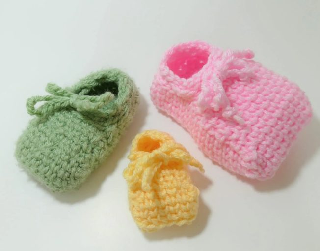 Quick One Piece Crochet Baby Booties