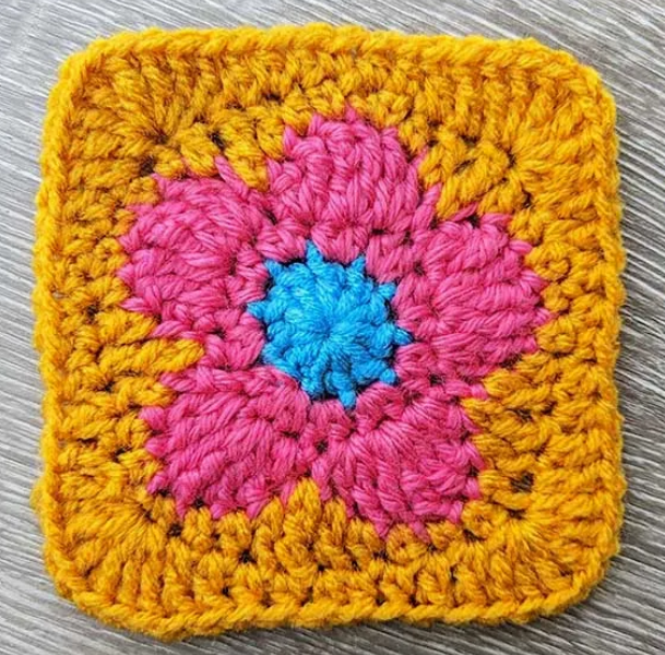 Daisy Granny Square Crochet Pattern Guide