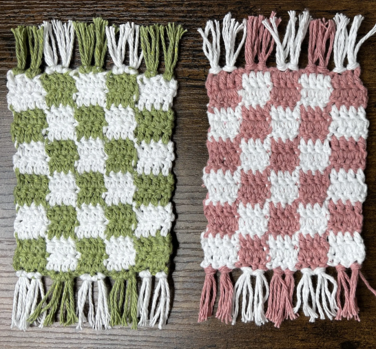 Checkered Crochet Mug Rug Tutorial