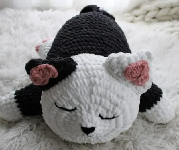 Crochet Cat with Heart Detailing  Free Pattern