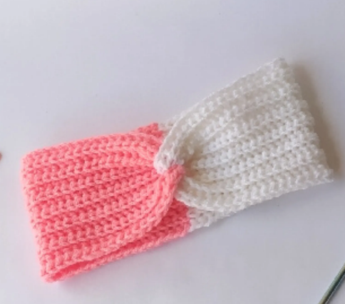 Free Crochet Headband Pattern with Twisted Design